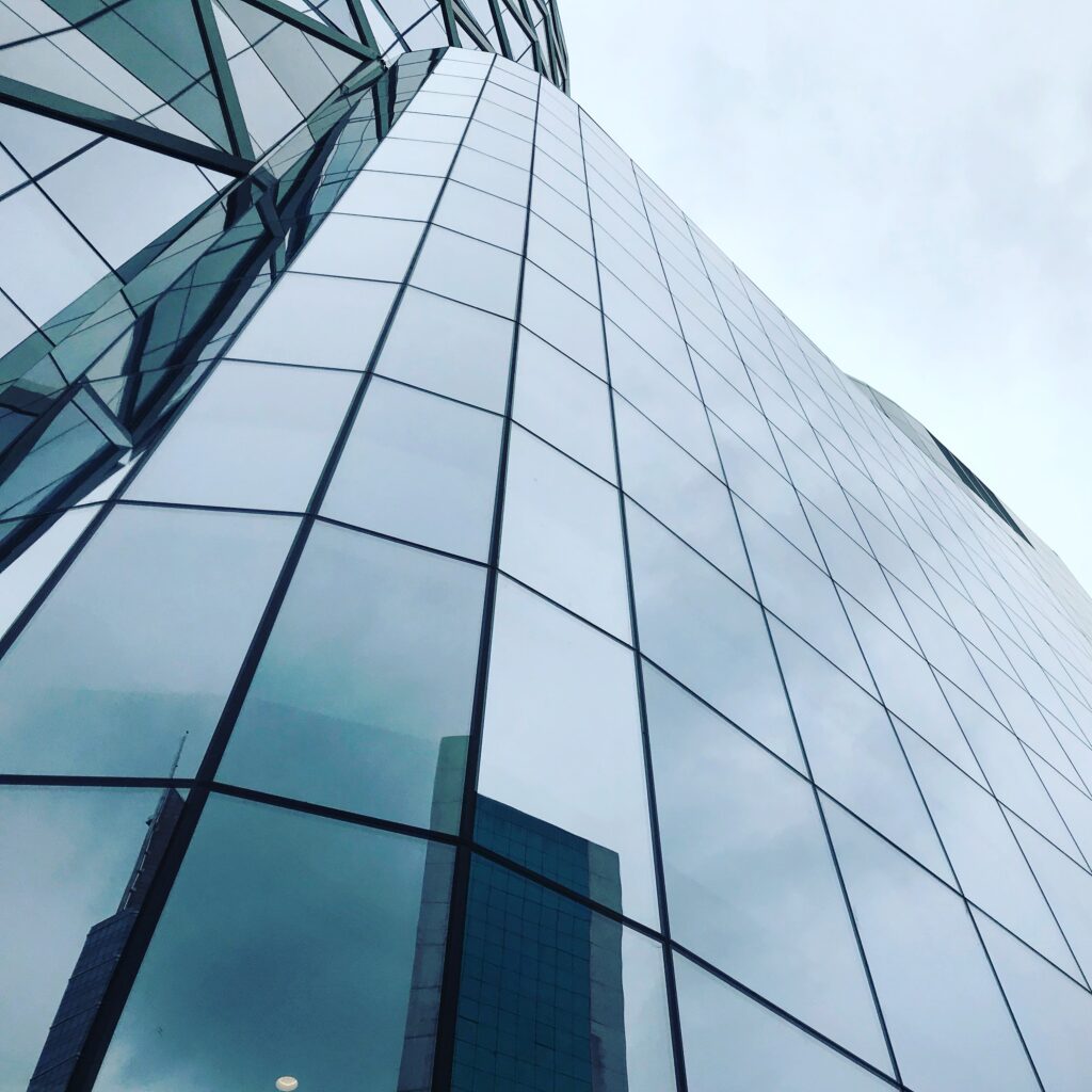 สำเนาของ Glass Building